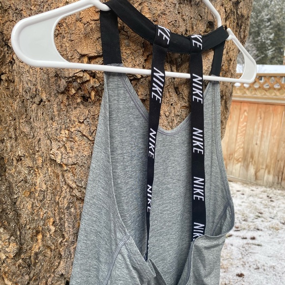 Nike grey workout top - Picture 7 of 8